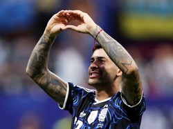 Soccer Football - FIFA World Cup 2026 - Semi Final - England v Argentina - Atlanta Stadium, Atlanta, Georgia, U.S. - July 15, 2026 Argentina's Cristian Romero celebrates after the match IMAGN IMAGES via Reuters/Brett Davis