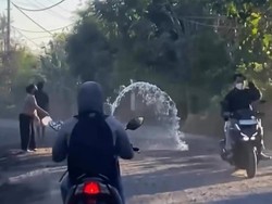 Warga Nusa Penida Keluhkan Debu Proyek Jalan Sampalan-Toyapakeh