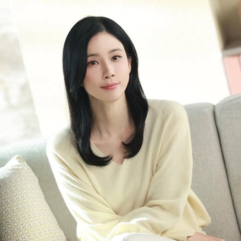 Lee Bo Young Dapat Tawaran Jadi Penyelidik Keluarga di Drakor Hukum Komedi Baru