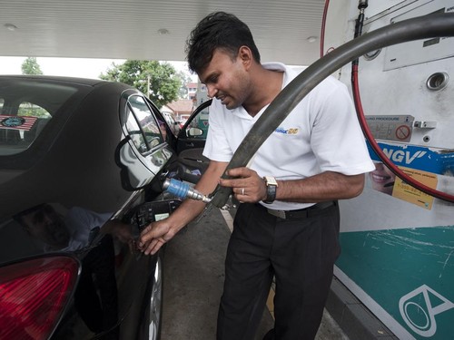 PM Malaysia Anwar Ibrahim mengeklaim harga BBM RON95 bersubsidi di negaranya RM1,99 atau sekitar Rp8.854 per liter, lebih murah dari Arab Saudi dan Qatar.