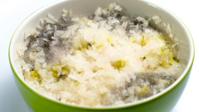 Ada sejumlah cara memanfaatkan sisa nasi untuk kompos. Anda bisa membuatnya jadi campuran pupuk organik biasa atau jadi pupuk cair.
