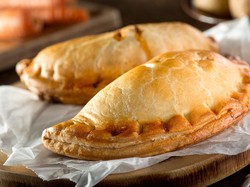 Serupa Tapi Tak Sama! Ini 5 Beda Pastel Ikonik Argentina dan Inggris