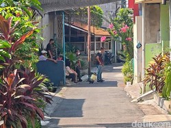 KPK Geledah Rumah Bupati Etik Suryani TKP Simpan Emas 2,5 Kg