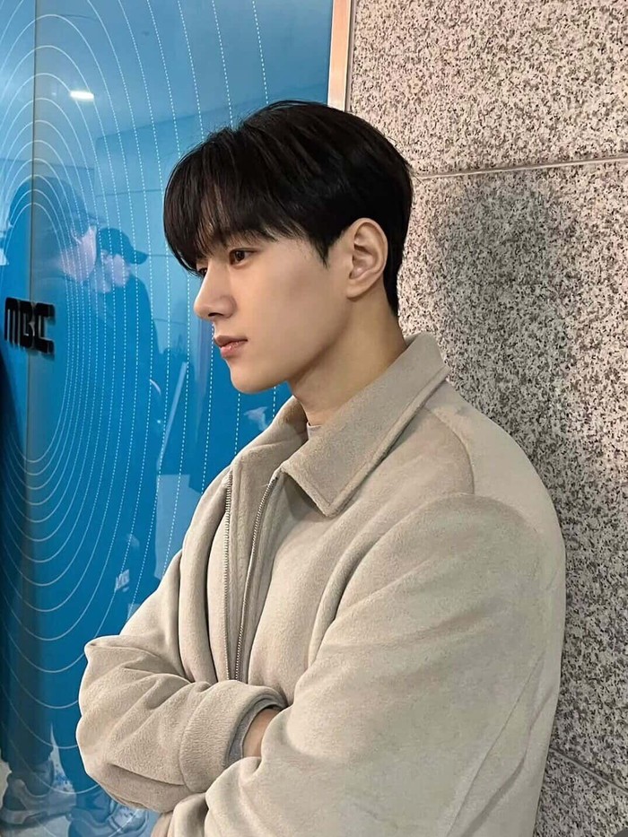 Saat ini, Kim Myung Soo sedang membintangi drakor romantis terbaru berjudul 'Love in Sync'. Kamu sudah menonton dramanya belum, nih?/ foto: instagram.com/kim_msl