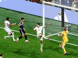 Soccer Football - FIFA World Cup 2026 - Semi Final - England v Argentina - Atlanta Stadium, Atlanta, Georgia, U.S. - July 15, 2026 Argentina's Lautaro Martinez scores their second goal REUTERS/Lee Smith