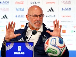 Soccer Football - FIFA World Cup 2026 - Spain Press Conference - Dallas Stadium, Arlington, Texas, U.S. - July 13, 2026 Spain coach Luis De La Fuente during the press conference REUTERS/Hannah Mckay