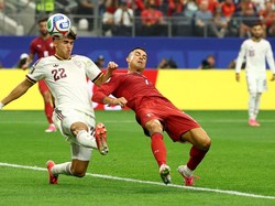 Soccer Football - FIFA World Cup 2026 - Round of 16 - Portugal v Spain - Dallas Stadium, Arlington, Texas, U.S. - July 6, 2026 Spain's Pau Cubarsi in action as Portugal's Cristiano Ronaldo shoots at goal REUTERS/Kai Pfaffenbach