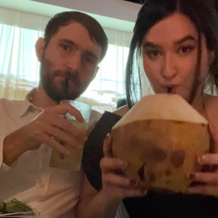 <p>Momen itu dibagikan langsung oleh Stephanie di akun Instagram pribadinya. &ldquo;Mama mia tapi versi Bali,&rdquo; tulis Stephanie, dikutip dari laman Instagram <em>@stephaniepoetri, </em>Kamis (16/7/2026).&nbsp;(Foto: Instagram @stephaniepoetri)</p>