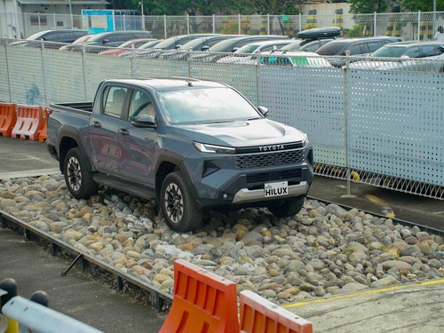 Toyota Hilux terbaru meluncur di Indonesia pada 29 Juni 2026.