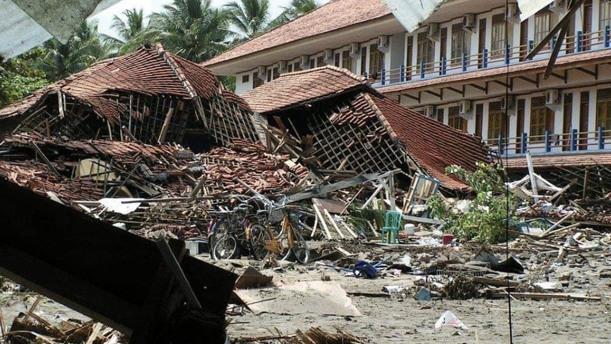 Gelombang Raksasa Hantam Pesisir Selatan Jawa, 600 Jiwa Melayang