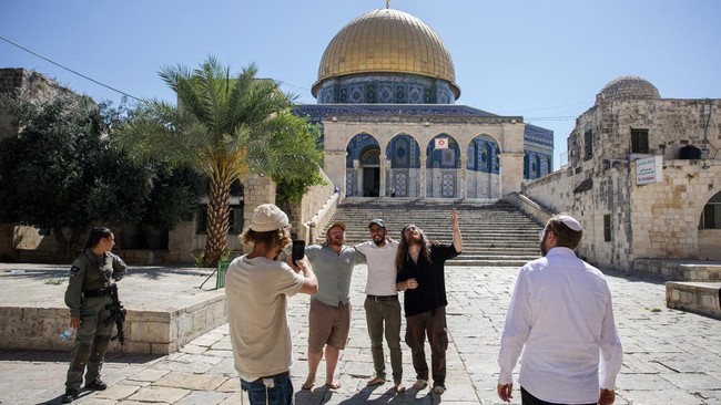 Tentara Israel Blokade Masjid Al-Aqsa
