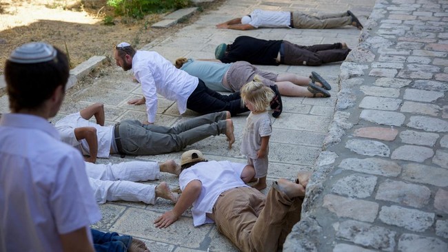 Tentara Israel Blokade Masjid Al-Aqsa