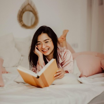 4 Ciri Kepribadian Orang yang Senang di Rumah Saja saat Akhir Pekan, Rela Tolak Ajakan Pergi