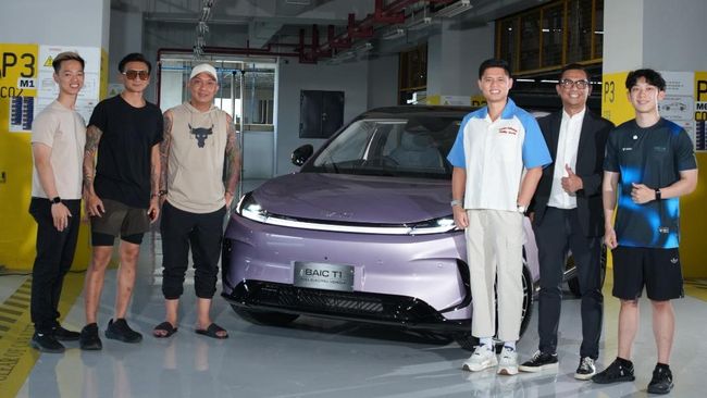 Artis hingga KOL Heboh Jajal Fitur Parkir Otomatis BAIC T1