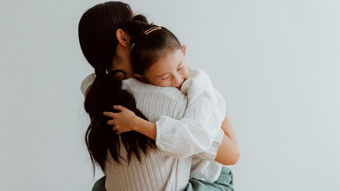 Anak dengan kecerdasan emosional tinggi akan terbuka kepada orang tuanya jika ada sesuatu yang membuatnya merasa tidak nyaman Anak dengan kecerdasan emosional tinggi akan terbuka kepada orang tuanya jika ada sesuatu yang membuatnya merasa tidak nyaman