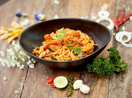 Resep Chili Crisp Noodle Salad, Mi Dingin Pedas yang Segar dan Praktis