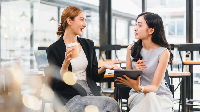 Cara Mengenali Orang Sok Tahu dari Cara Bicaranya Menurut Psikolog