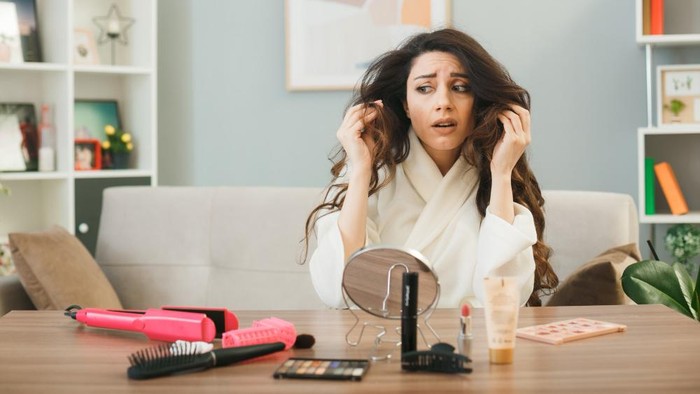5 Cara Atasi Rambut Lepek saat Cuaca Panas