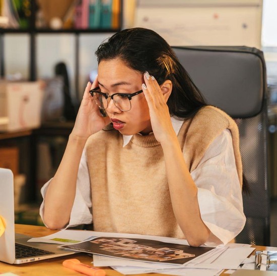 5 Pola Pikir yang Dimiliki Orang Tenang saat Menghadapi Masalah Menurut Ilmu Psikologi