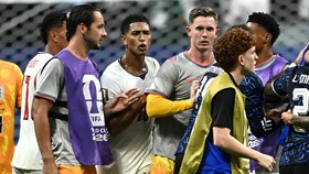 Soccer Football - FIFA World Cup 2026 - Semi Final - England v Argentina - Atlanta Stadium, Atlanta, Georgia, U.S. - July 15, 2026 England's Jude Bellingham reacts as Argentina's Valentin Barco looks on at the end of the match REUTERS/Dylan Martinez