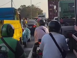 Ada Pengecoran Jalan, Flyover Rawa Buaya Jakbar Macet