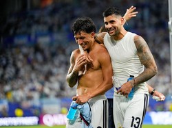 Panas Dua Bek Argentina Vs Legenda MU