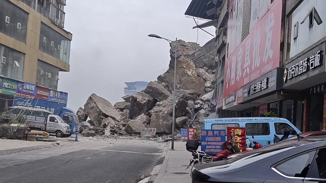 Debris at the site of buildings that collapsed due to a landslide in Chongqing, China, July 17, 2026, in this screengrab obtained from a social media video. Social Media/via REUTERS  THIS IMAGE HAS BEEN SUPPLIED BY A THIRD PARTY. NO RESALES. NO ARCHI