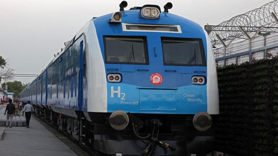 Namo Green Rail, kereta berkekuatan hidrogen pertama di India, saat kunjungan media menjelang peresmiannya oleh Perdana Menteri Narendra Modi di Jind, Haryana, India, 16 Juli 2026. (REUTERS/Bhawika Chhabra)