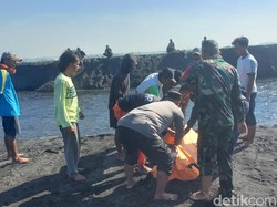 Perahu Nelayan Dihantam Gelombang Pantai Selatan Lumajang, 1 Orang Tewas