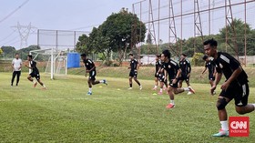 Persija Jakarta menggelar latihan terbuka di Persija Training Ground, Sawangan, Kota Depok, Jumat (17/7) sore.

Sesi latihan kali ini jadi yang keempat setelah sebelumnya menggelar latihan perdana pada 14 Juli lalu. Pelatih anyar Shin Tae Yong juga