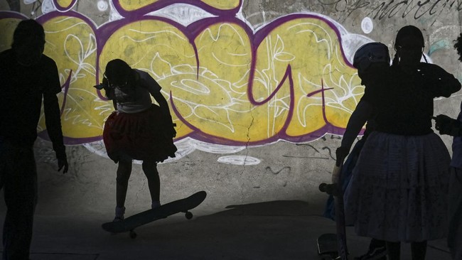 A woman wearing traditional Cholita attire practices skateboard tricks before a Cholita skating competition in La Paz, Bolivia, July 16, 2026. REUTERS/Claudia Morales