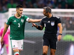 Soccer Football - FIFA World Cup 2026 - Round of 32 - Mexico v Ecuador - Estadio Azteca, Mexico City, Mexico - June 30, 2026 Mexico's Cesar Montes remonstrates to referee Slavko Vincic REUTERS/Eloisa Sanchez