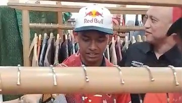 Berita Panas dari Dunia Sport CNN : Libur Balapan, Veda Ega dan Mario Aji Cari Batik di Jakarta