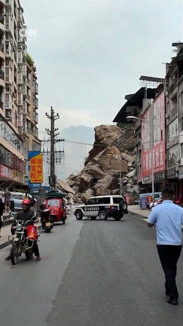 thumbnail video longsor di china