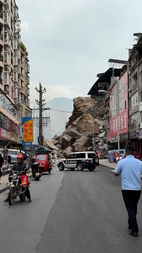 thumbnail video longsor di china