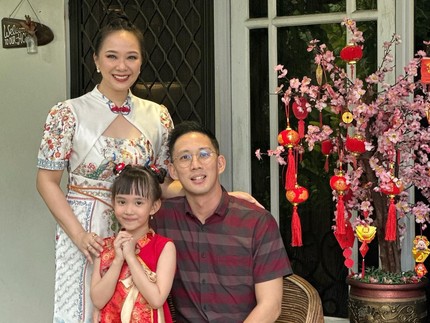Jarang Muncul, Intip 5 Potret Bahagia Yuanita Christiani Bareng Suami & Putri Cantiknya