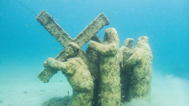 A statue at the Underwater Museum in Jelinak Bay near Trogir, Croatia, July 17, 2026. REUTERS/Antonio Bronic