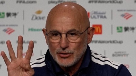De La Fuente Bongkar Strategi Redam Lionel Messi di Final