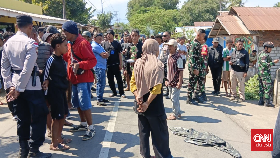 Bentrokan antara dua kelompok pemuda Desa Narasosina dan  Dusun Bele, Desa Waiburak di Kecamatan Adonara Timur, Kabupaten Flores Timur, NTT terjadi pada Sabtu (18/7) pagi. Dalam bentrokan tersebut ada tiga korban meninggal dunia.