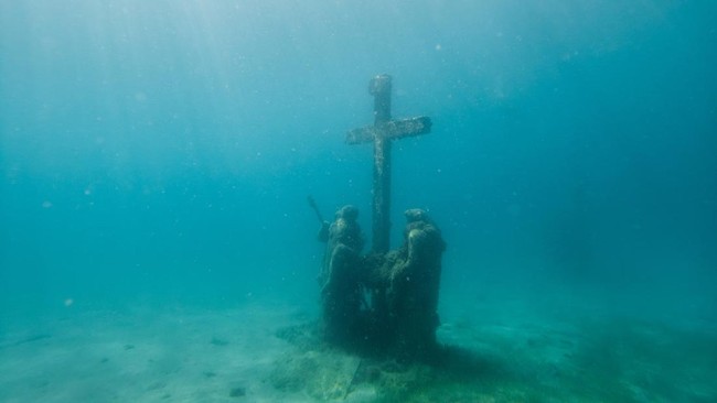 A statue at the Underwater Museum in Jelinak Bay near Trogir, Croatia, July 17, 2026. REUTERS/Antonio Bronic
