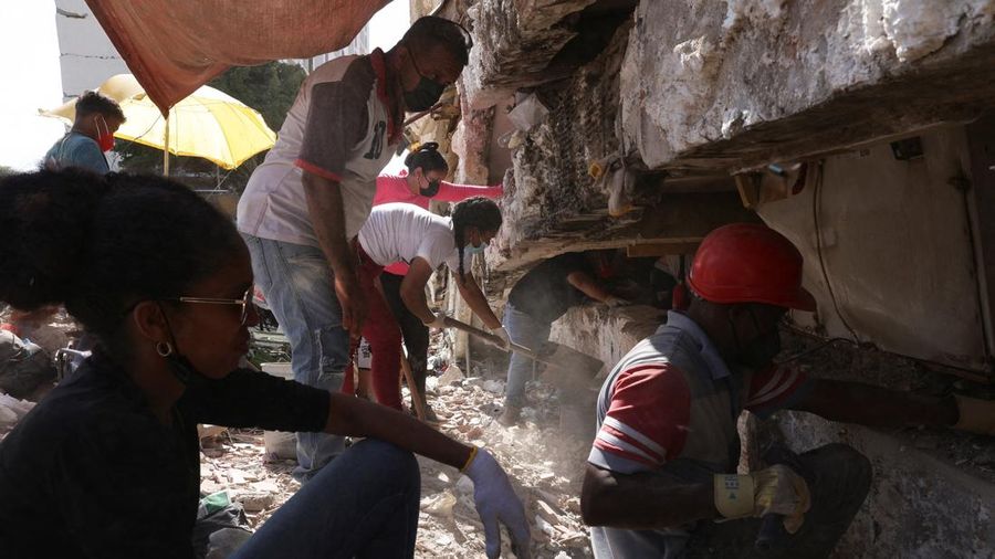 Korban tewas akibat gempa bumi luar biasa nan melanda Venezuela pada Juni lampau bertambah menjadi 5.069 jiwa. Selain itu, lebih dari 21.000 orang lainnya tetap berada di pengungsian, Sabtu (18/7/2026). (REUTERS/Gaby Oraa)