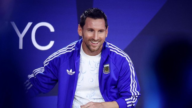 Soccer Football - FIFA World Cup 2026 - Argentina's Emiliano Martinez, Lionel Scaloni and Lionel Messi at the Fanatics Fest - Javits Center, New York City, New York, U.S. - July 17, 2026 Argentina's Lionel Messi during his appearance at the Fanatics