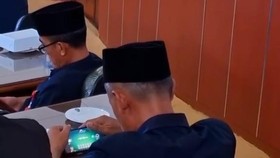 Pejabat main game di sidang paripurna DPRD Madiun