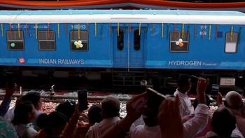 People take pictures of Namo Green Rail, India's first hydrogen-powered train during its flag off by Prime Minister Narendra Modi in Jind, Haryana, India, July 17, 2026. REUTERS/Bhawika Chhabra