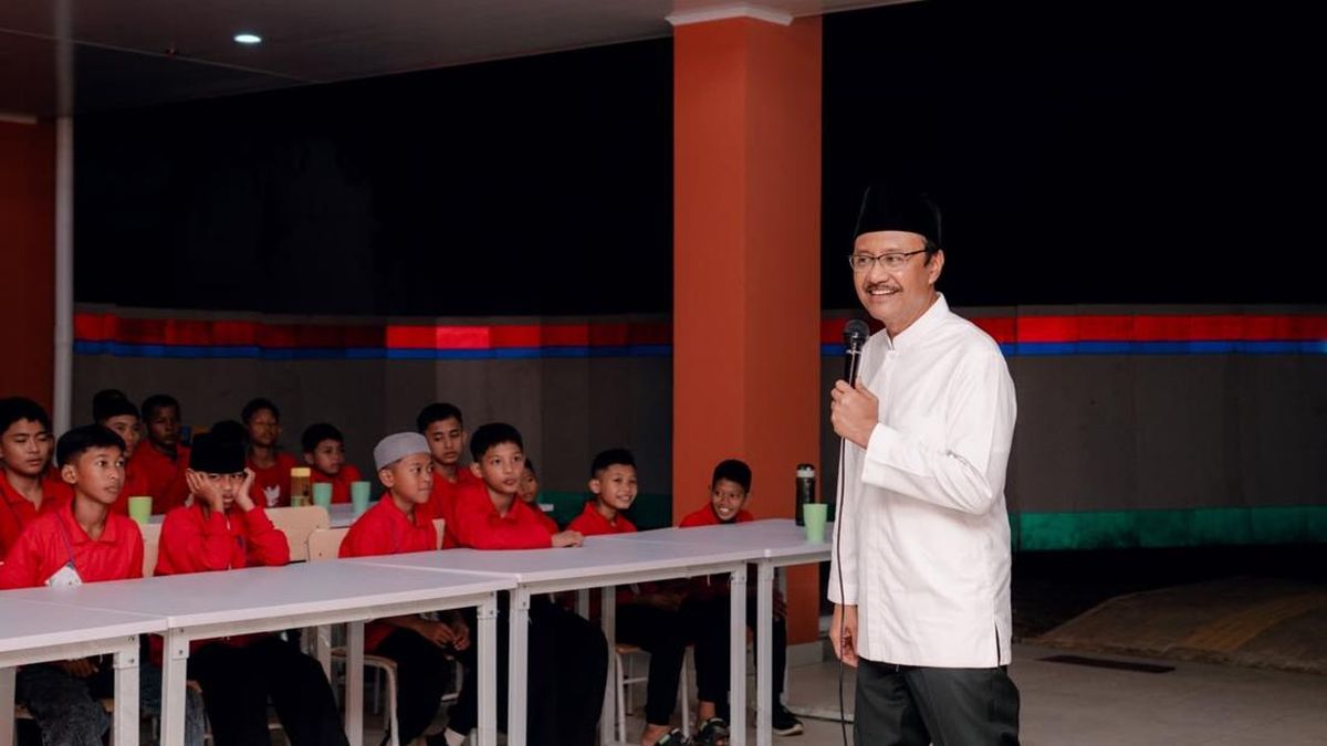 Malam Hari, Gus Ipul Beri Motivasi Siswa Baru Sekolah Rakyat DKI