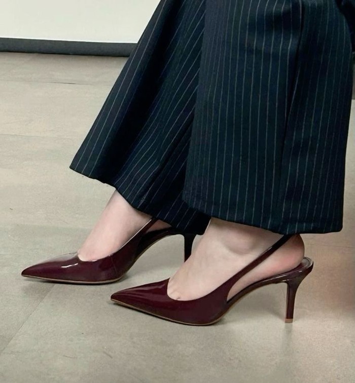 Continental heel merupakan variasi stiletto dengan desain yang lebih melengkung dan elegan. Jenis heels ini sering ditemukan pada sepatu pumps yang klasik./ Foto: pinterest.com