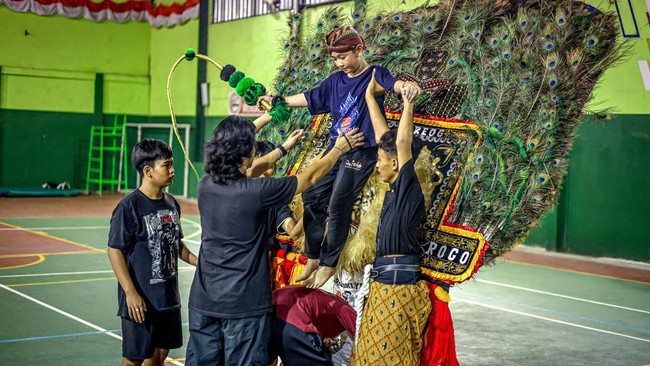 Reog Ponorogo Terus Berjaya di Pundak Generasi Muda