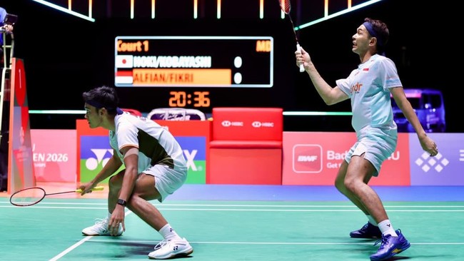 Fajar Alfian/Muhammad Shohibul Fikri saat menghadapi Takuro Hoki/Yugo Kobayashi di semifinal Japan Open 2026. (Arsip PBSI)