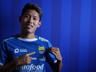 Jersey Bola Bisa Jadi Barang Koleksi Bernilai, Ini Alasan Jersey Away Persib Layak Disimpan