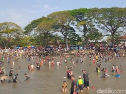1 Orang Meninggal Saat Nyemplung Kolam di Festival Memet Ikan Klaten